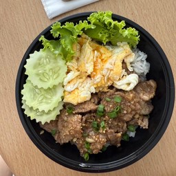 ทอดกระเทียมพริกไทย ราดข้าว