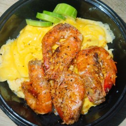 ข้าวไข่ข้น กุ้งทอดกระเทียมพริกไทย