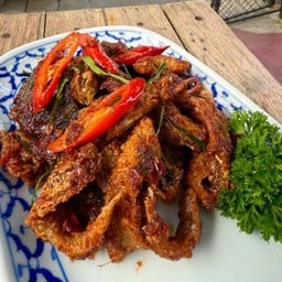 ปลาทรายทอดผัดพริกขิง