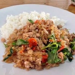 ข้าวกระเพราวุ้นเส้นหมูสับ