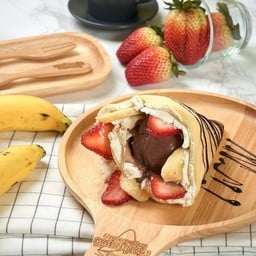 เครปเย็น ( กล้วย+ สตอเบอรี่ + ไอศครีมช็อกโกแลต)