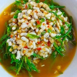 แกงผักหวานไข่มดแดงใส่เห็ดฟาง