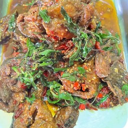 ข้าวราดกะเพราปลาดุก