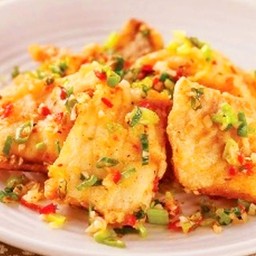 เนื้อปลาคั่วพริกเกลือ 椒盐鱼片