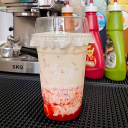 นมสดสตอเบอรี่เย็น แยกชั้น