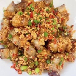 หมูกรอบคั่วพริกเกลือ