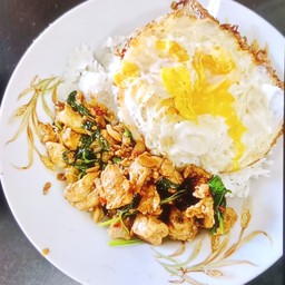 ข้าวหมูผัดโหระพา