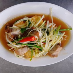 ผัดกุยช่ายขาวหมูกรอบ