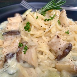 สปาเกตตีครีมซอสเห็ด(ไม่มีเนื้อสัตว์)