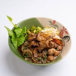 ก๋วยเตี๋ยวน้ำตกหมูตุ๋น