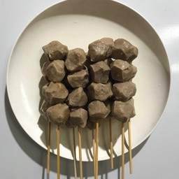 ลุงหนวด ลูกชิ้นปิ้ง ยำลูกชิ้นรสเด็ด (ริมคลองหน้าวัดบำรุงรื่น)