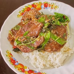 ข้าวกระเพราเนื้อตุ๋น