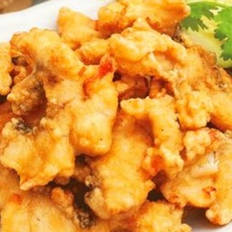 เนื้อปลาผัดไข่เค็ม 咸蛋黄鱼片