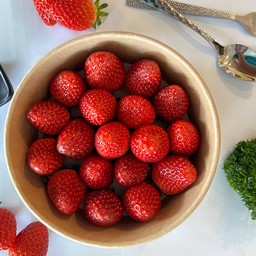 สตอเบอร์รี่เกาหลีพร้อมทาน 1 กล่อง