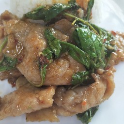 ข้าวราดผัดกระเพรา