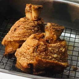 กำไร ขาหมูพะโล้ ขาหมูเยอรมัน