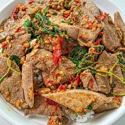 ข้าวราดกะเพราตับ