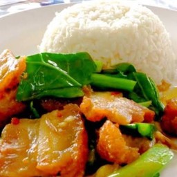 ข้าวคะน้าหมูกรอบ