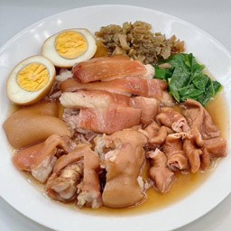 ขาหมูสูตรซัวเถา (เป็นกับข้าว) มีไข่ 1 ฟอง ไส้และคากิ