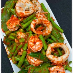 ผัดพริกแกงกุ้ง