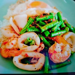 พริกแกงกุ้งราดข้าว