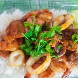 ข้าวหมู,หมึก,กุ้งทอดกระเทียม
