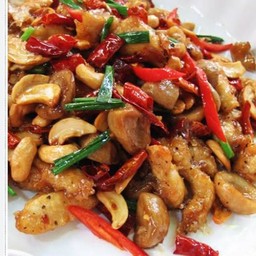 ไก่ผัดเม็ดมะม่วง