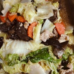 ผัดผักกาดขาวใส่หมูหมัก