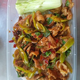 ข้าวผัดพริกแกงหมู