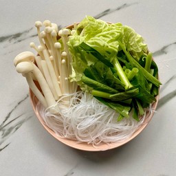 ผัก วุ้นเส้น เห็ด.