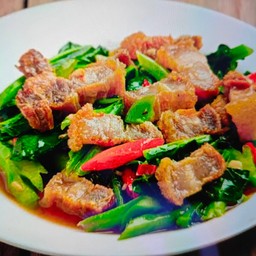คะน้าหมูกรอบราดข้าว