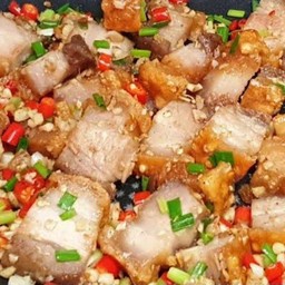 หมูกรอบคั่วพริกเกลือ