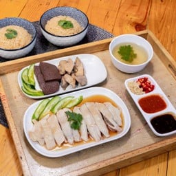 S.4 ข้าวมันไก่สิงคโปร์ ชุด M ไก่ + ตับ + เลือด