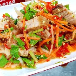 ยำหมูกรอบ