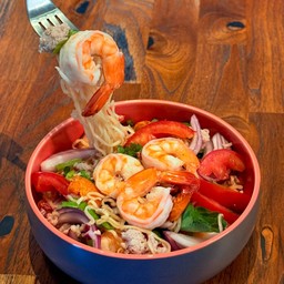 ยำมาม่ากุ้ง หมูสับ