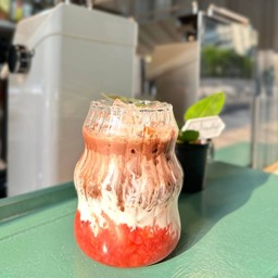 Strawberry Cocoa  ( 16 ออนซ์ )