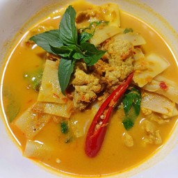 แกงคั่วหมูหน่อไม้ดอง