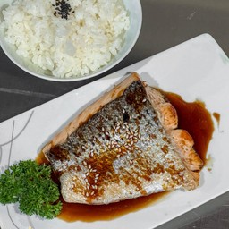 ข้าวหน้าแซลมอนย่าง