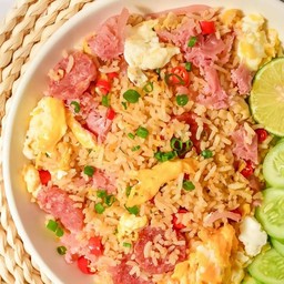 ข้าวผัดแหนมหมู