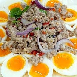 ยำไข่ต้มหมูสับ