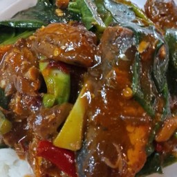 คะน้าปลาป๋องราดข้าว