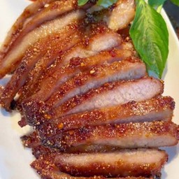 คอหมูย่างคลุกฝุ่น