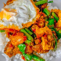 ข้าวผัดพริกแกง
