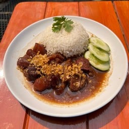 ข้าวหน้าเนื้อตุ๋น