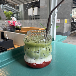 Matcha Strawberry ( 16 ออนซ์ )