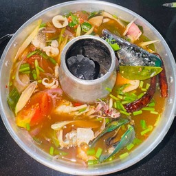 ต้มโคล้งรวมมิตรทะเล