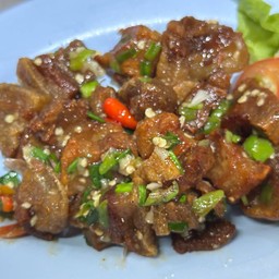 หมูกรอบผัดพริกเกลือ
