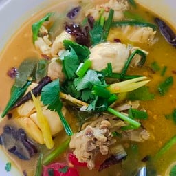 ไก่ต้มชะมุ (ใส่ขมิ้นใบมะขามอ่อน)