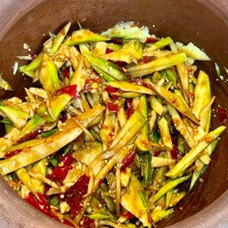 ตำมะม่วงใส่ปลากรอบ+กุ้ง+ถั่ว(ไม่ใส่โปรดแจ้งนะคะ)