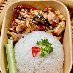 หลบมุมผัดกะเพราพริกแห้ง (ฮาลาล)